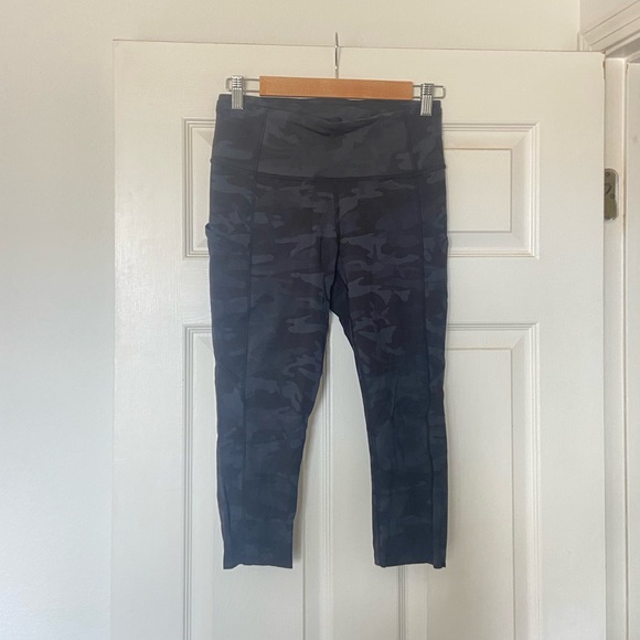 lululemon athletica Pants - Lululemon fast and free crop 19” leggings, in camo size 8